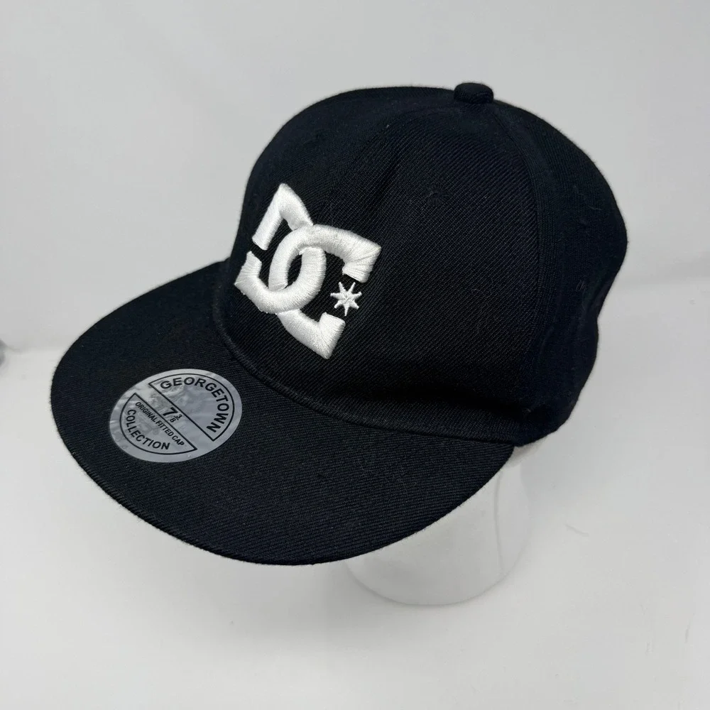 DC Shoes Georgetown Collection Fitted Hat Black White Size 7 3/8 Flat Brim Cap
